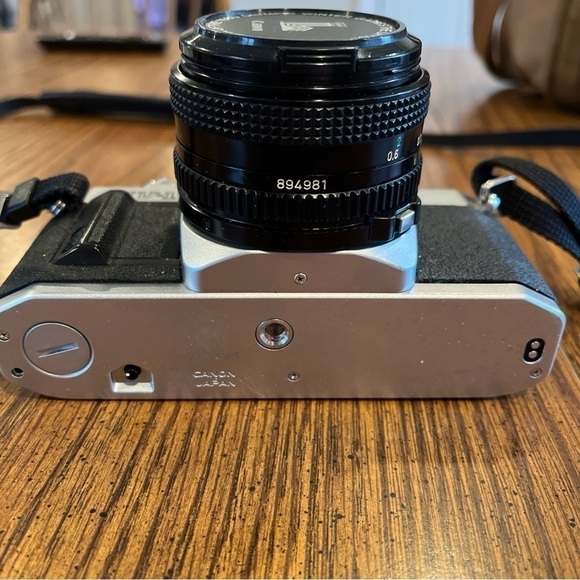 Vintage Canon AV-1 SLR Film Camera Kit - Picture 7 of 15